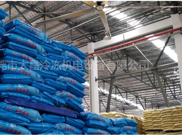 高大空間通風(fēng)降溫一定要用工業(yè)大風(fēng)扇,用了才知道效果這么好！